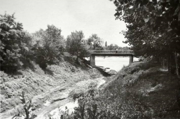 Мост под набережной. Вид в сторону Днестра